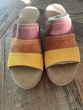Women’s Clark’s Suede Shoes New With Box Size 39 & 1/2